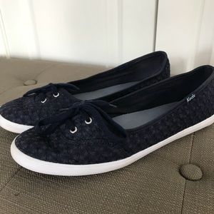 Navy keds